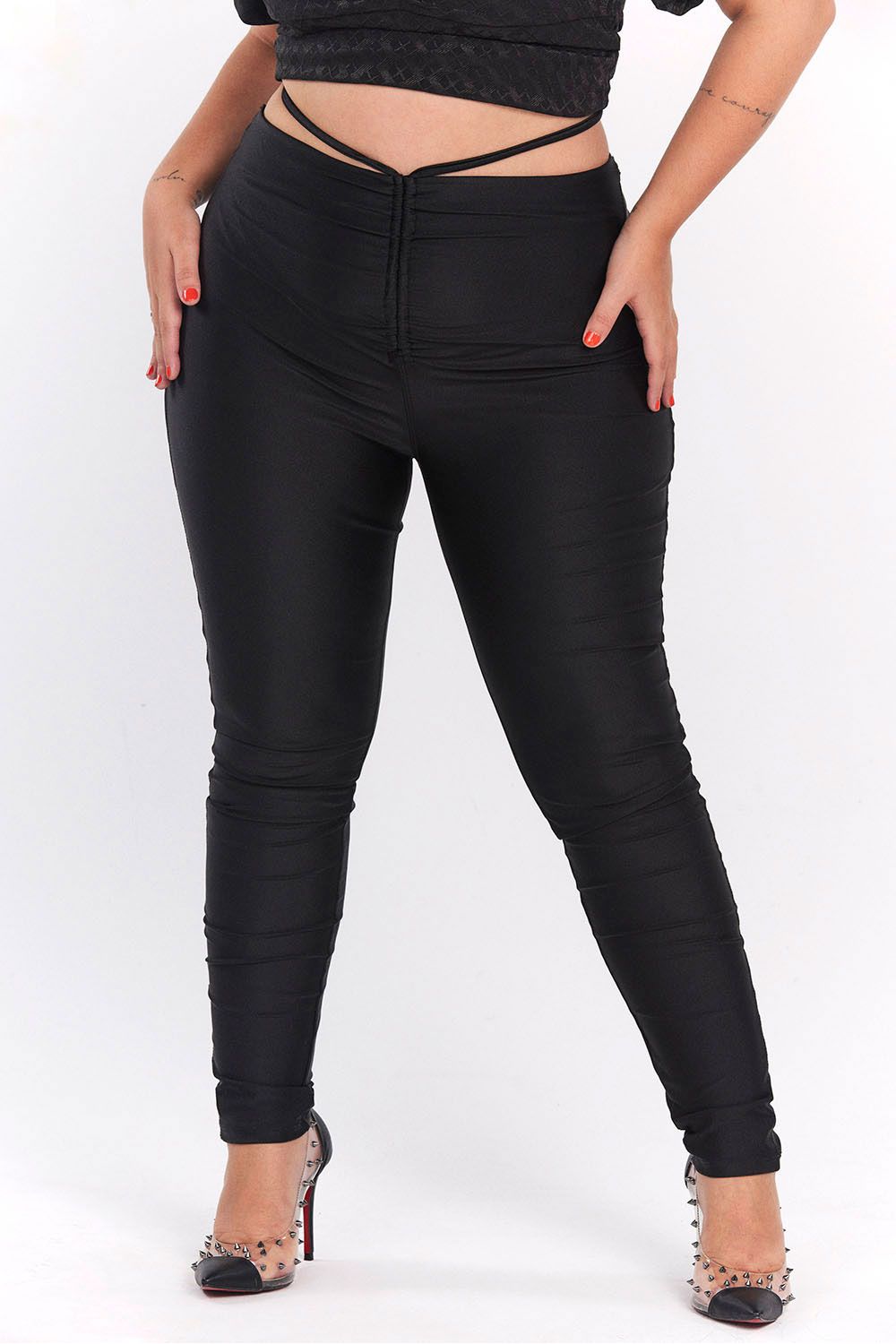 023201040057_060_2-PG-CALCA-UP-GLAM-DETALHE-AMARRACAO