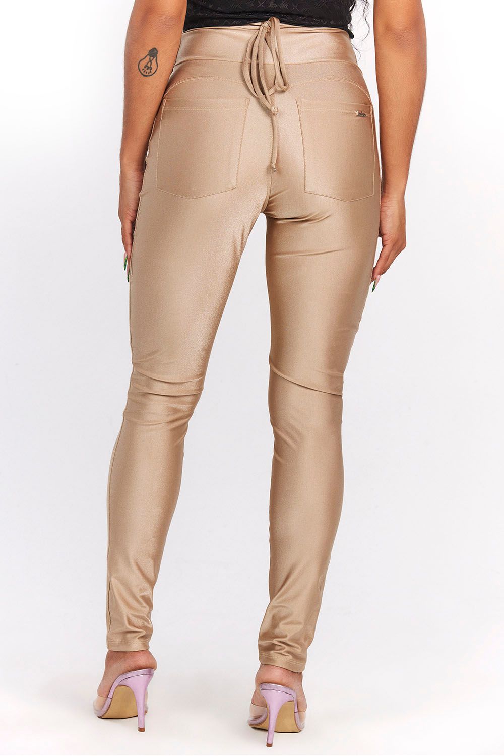 023201040057_003_3-PG-CALCA-UP-GLAM-DETALHE-AMARRACAO