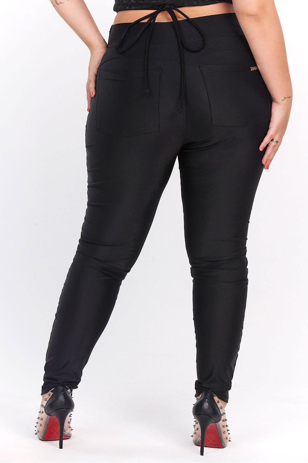 023201040057_060_3-PG-CALCA-UP-GLAM-DETALHE-AMARRACAO