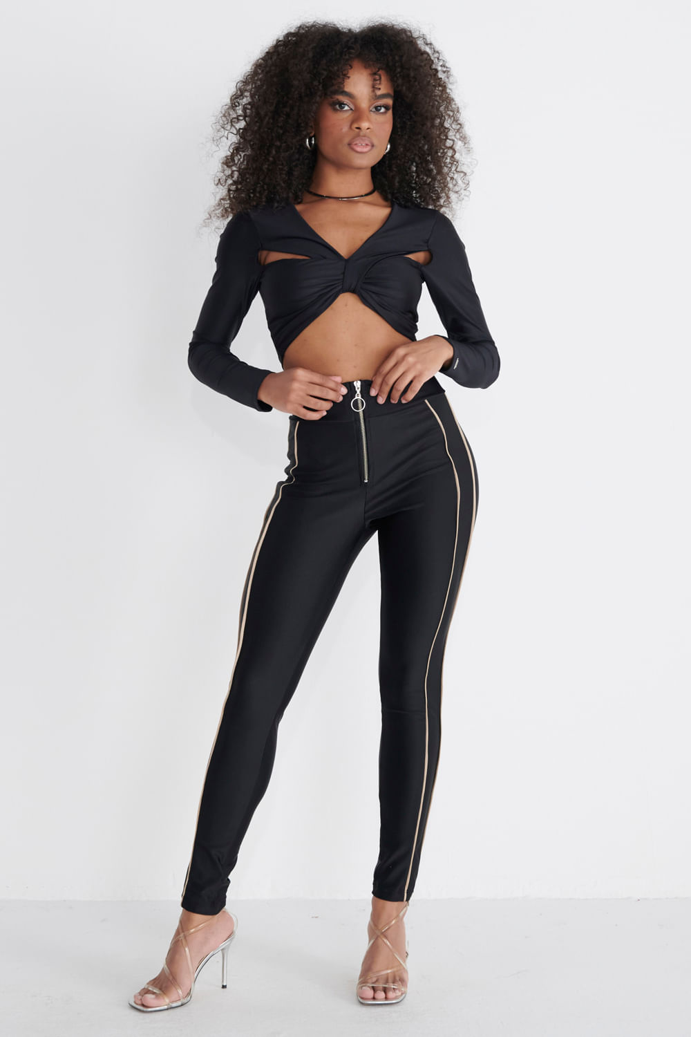 Cropped Feminino Up Glam Recorte Frontal Planet Girls Preto 3