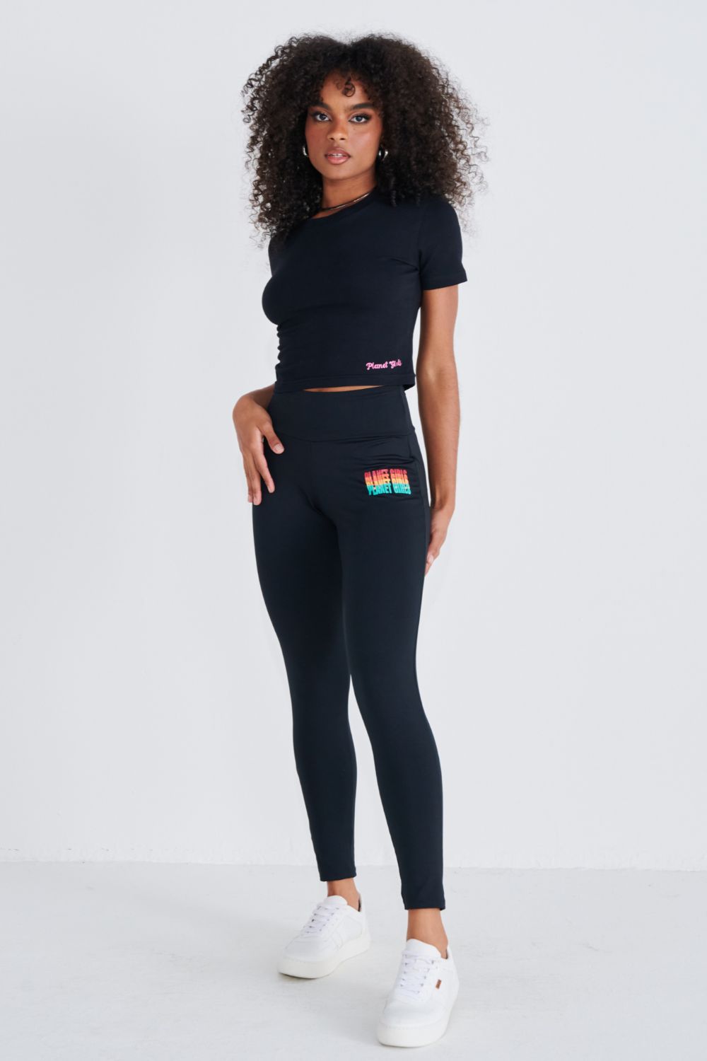04072816_060_3-PG-CAMISETA-CROPPED-APLIQUE-LATERAL