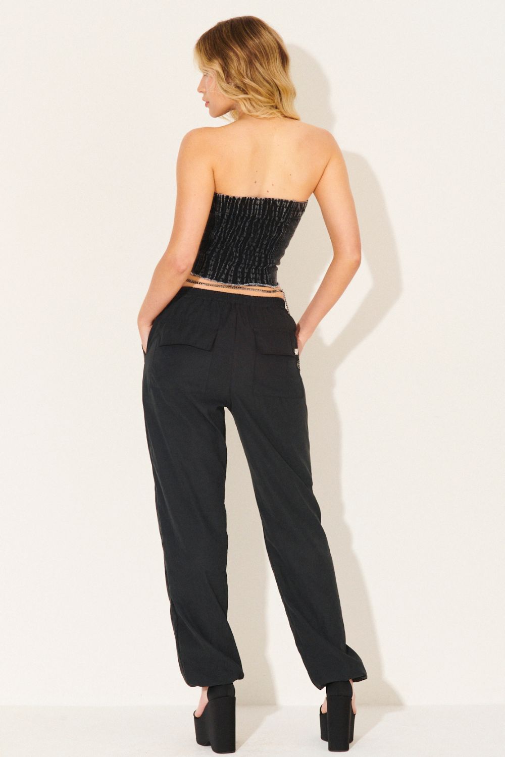 21050014_060_4-PG-TOP-CROPPED-BLACK