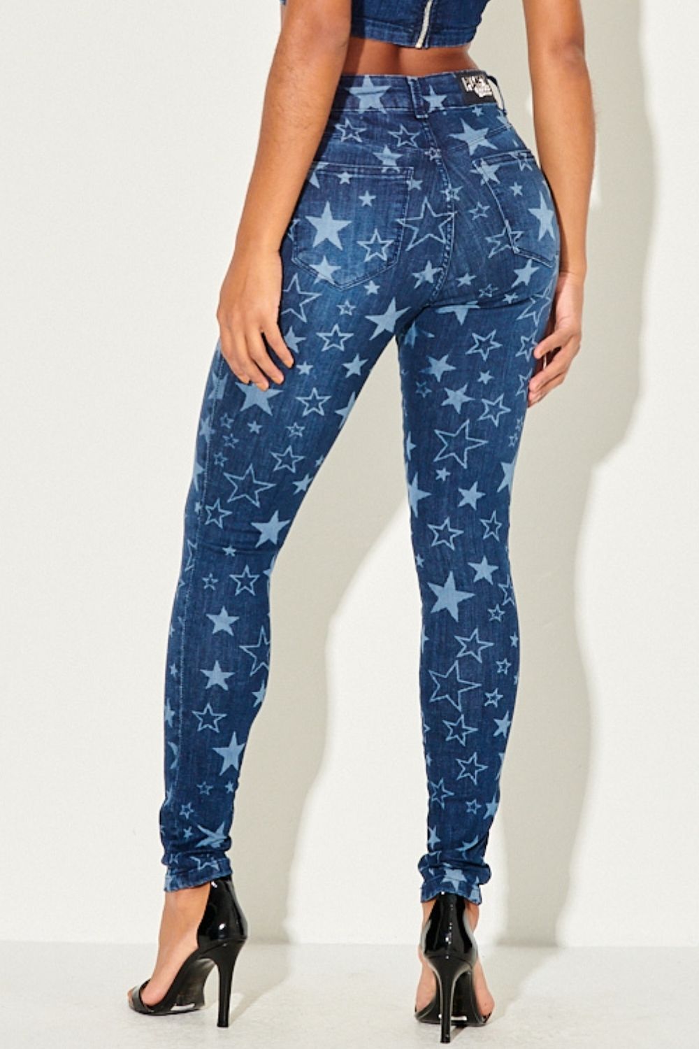 01052361_017_4-PG-CALCA-FEM-JEANS-SKINNY-ESTRELAS