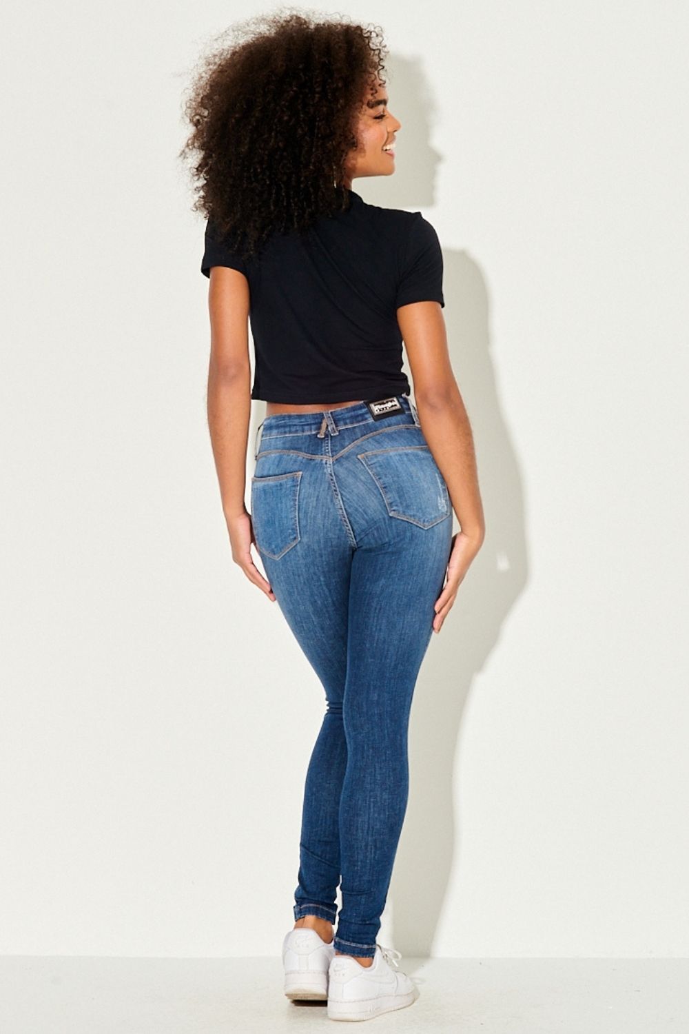 023201051681_017_3-PG-CALCA-FEM-JEANS-SKINNY-SHAKIRA