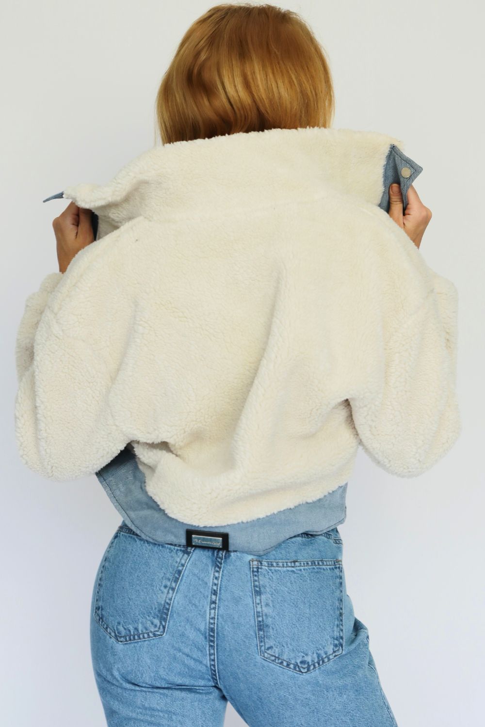 06050179_017_2-PG-JAQUETA-CARNEIRINHO-BOLSO-JEANS