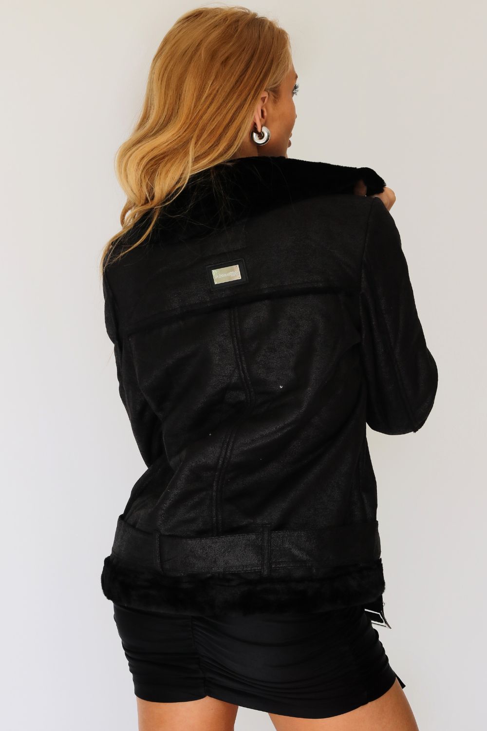 06200011_060_3-PG-JAQUETA-DE-COURO-COM-PELO-E-CINTO