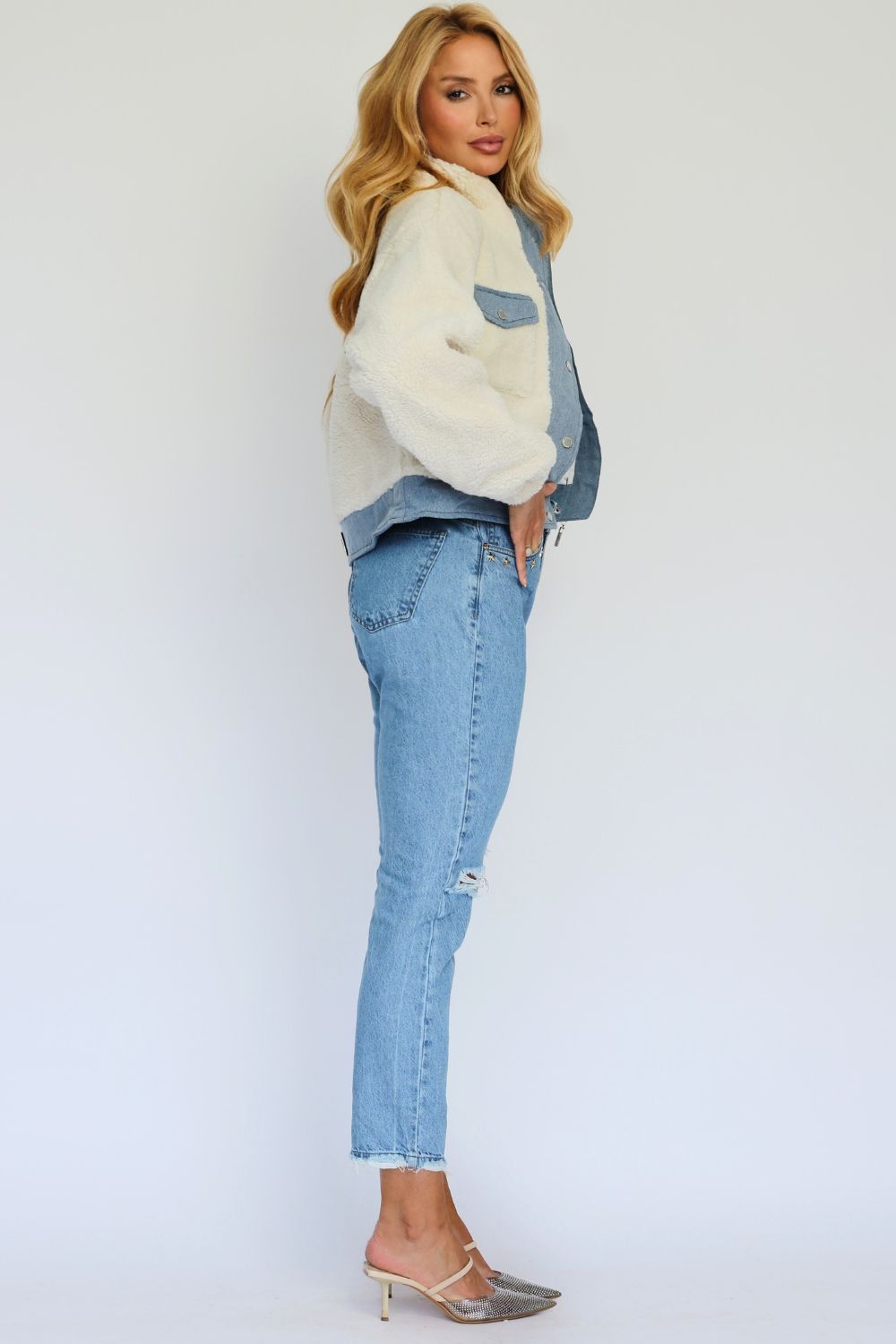 06050179_017_4-PG-JAQUETA-CARNEIRINHO-BOLSO-JEANS