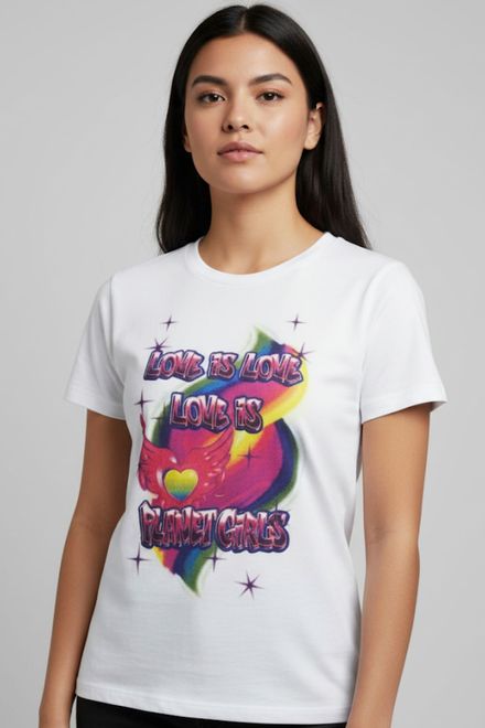 023104070936_001_1-PG-CAMISETA-LOVE-IS-LOVE